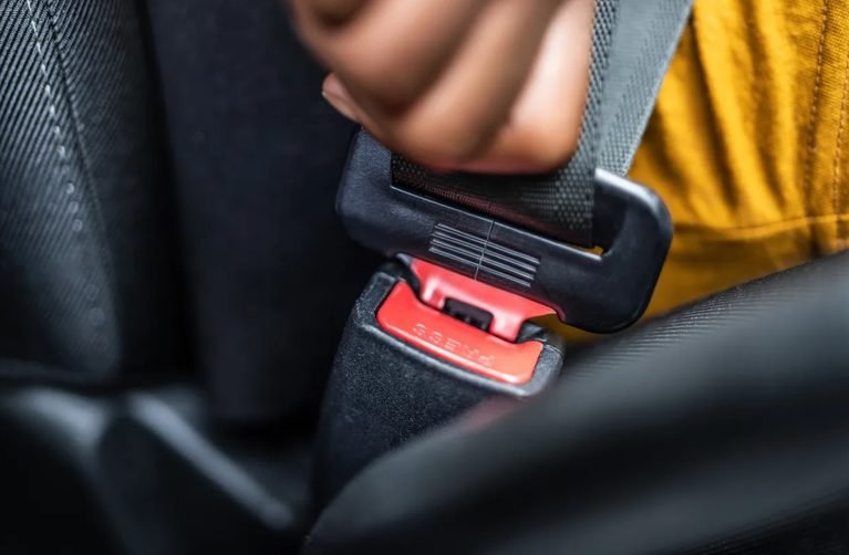 Seat Belts Now Mandatory for All Expressway Passengers