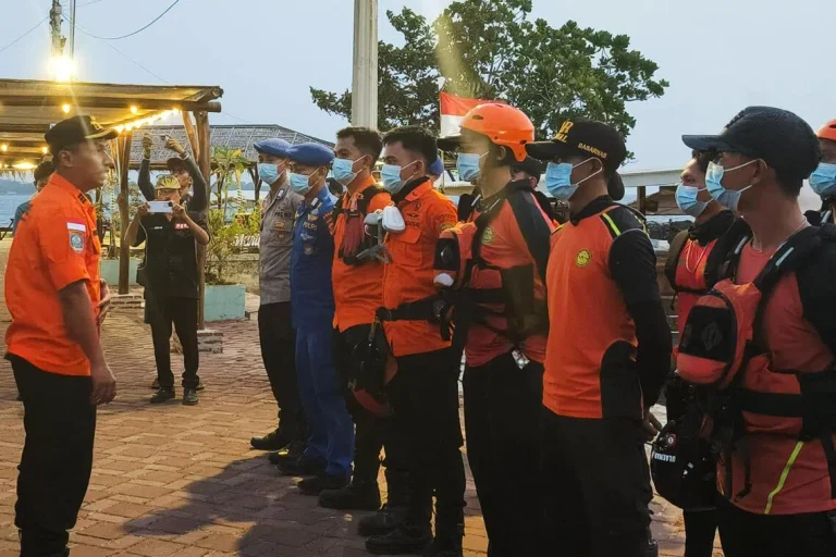 Journalists missing in Indonesia after volcano mission
